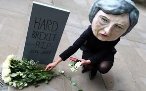 Resultado final: Conservadores de May perderam 13 deputados