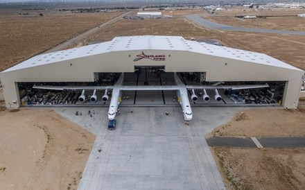 Como o maior avião do mundo se prepara para voar