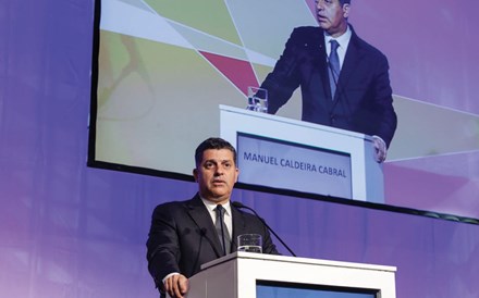 Governo compara economia portuguesa a avião por ser 'firme e resiliente'