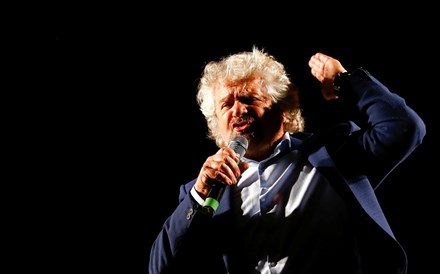 Juros italianos em mínimos de seis meses com derrota de Beppe Grillo