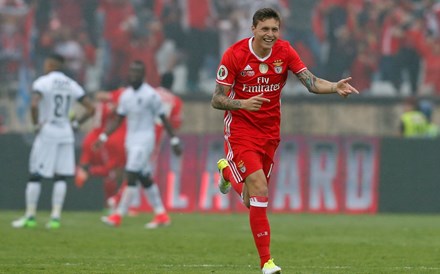 Benfica mais do que duplica lucros para recorde e baixa passivo