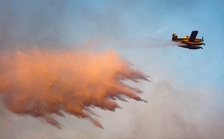 Incêndios: Grécia envia dois aviões pesados anfíbios para Portugal 