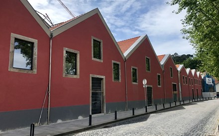 Antigas instalações da Real Companhia Velha, na zona histórica do Porto, vão ser ocupadas por um hotel, escritórios, espaços de comércio e cultura.