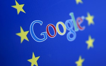 Bruxelas aplica multa recorde de 2,4 mil milhões de euros à Google