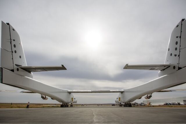 O maior avião do mundo já saiu do hangar. Agora, falta voar