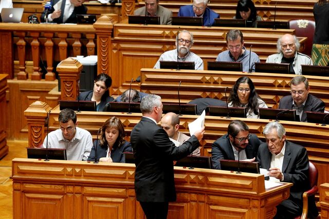 PS trava esta sexta-feira reposição de horas extraordinárias
