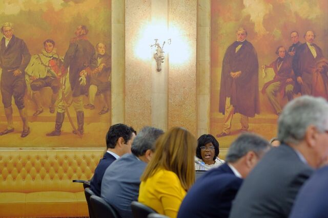 Ministra promete aumentos mas não garante o que os magistrados pedem