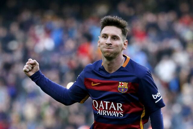 Messi renova com o Barcelona até 2021