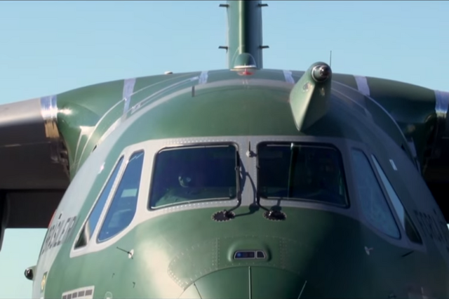 Governo aprova 827 milhões de euros para comprar cinco aviões KC-390 à Embraer