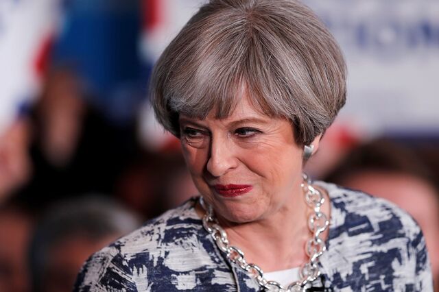 May apela ao 'sentido de responsabilidade' dos 27 para avançar com negociações do Brexit
