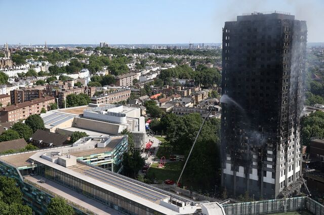 Número de mortes em torre de Londres aumenta para 12