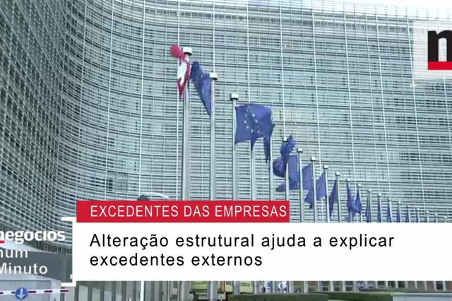 As empresas copiaram as famílias e começaram a poupar? 