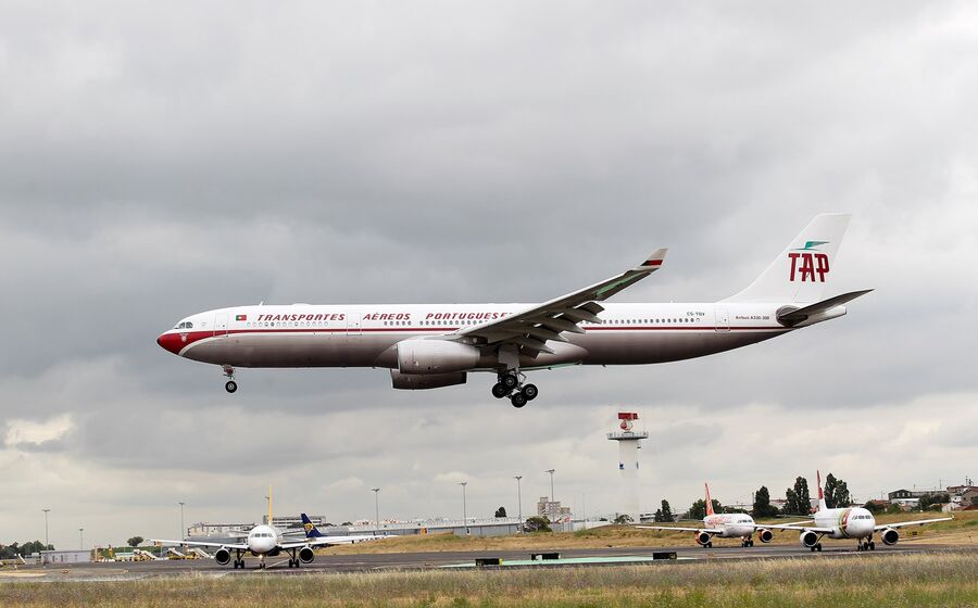 TAP Airbus A330 retro Lisboa