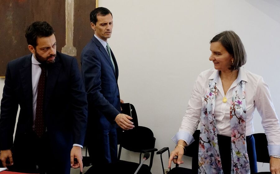 Reunião nas Finanças sobre precários