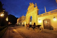 Palácio de Seteais, Sintra - Dormir nesta localização, custará por noite, aos 60 hóspedes, cerca de 29.300 euros.