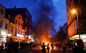 Feridos e detidos em novos confrontos entre polícia e manifestantes em Hamburgo