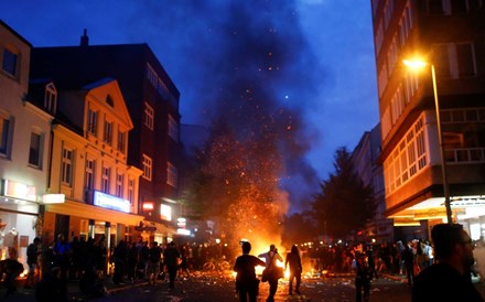 Feridos e detidos em novos confrontos entre polícia e manifestantes em Hamburgo