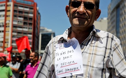 Cerca de 40 trabalhadores da PT/Meo protestam em defesa dos postos de trabalho