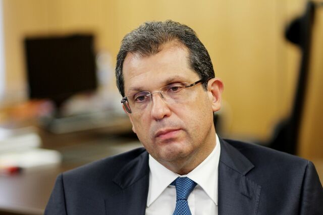 Anacom vai ter mais dois economistas e mais uma jurista