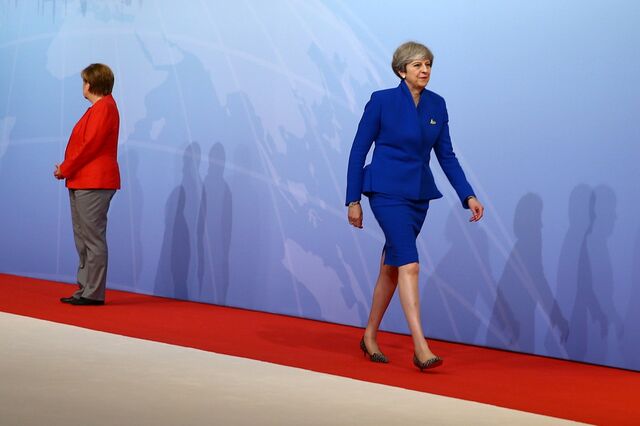 May queria convencer congéneres mas falou tão rápido que Merkel não percebeu nada