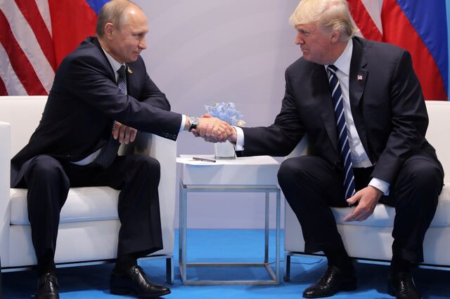 CNN noticia novo email que liga campanha de Trump à Rússia e a Putin