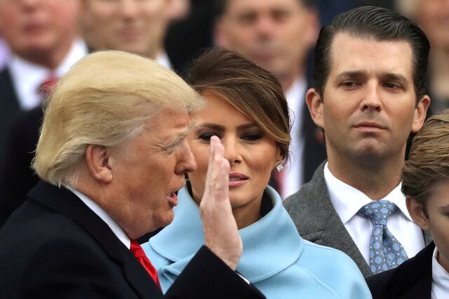 Donald Trump diz que tem 'plenos poderes para perdoar'