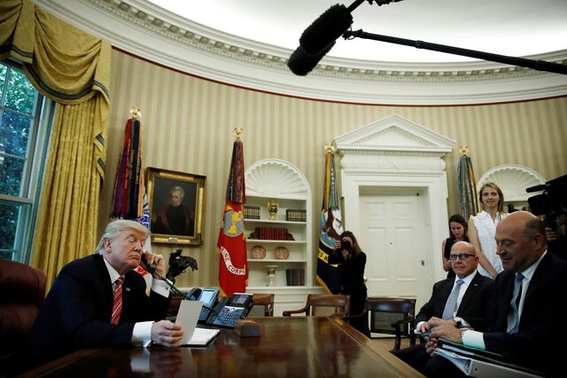 Trump promete alívio fiscal para a classe média