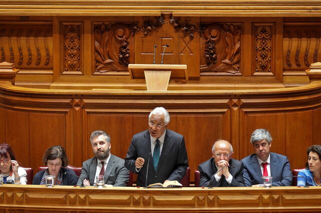 Costa tenta esvaziar crise e nega garantias à esquerda