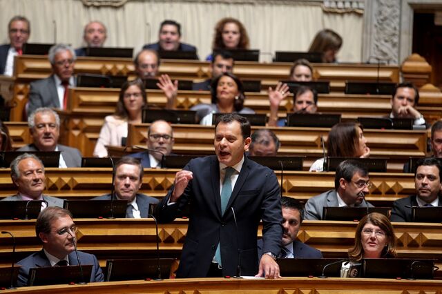 Montenegro acusa Costa e parceiros de “maior branqueamento” da democracia