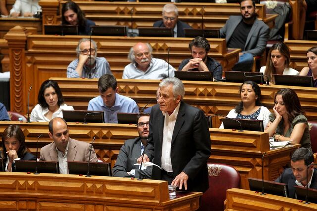 Jerónimo vê no défice razões para mais direitos e rendimentos