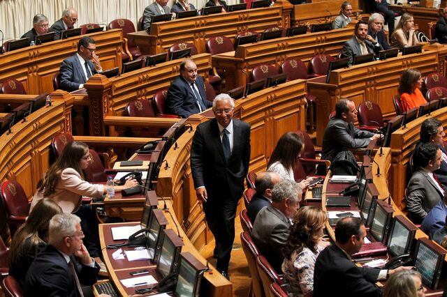 Costa prepara OE 2018 com bancada socialista
