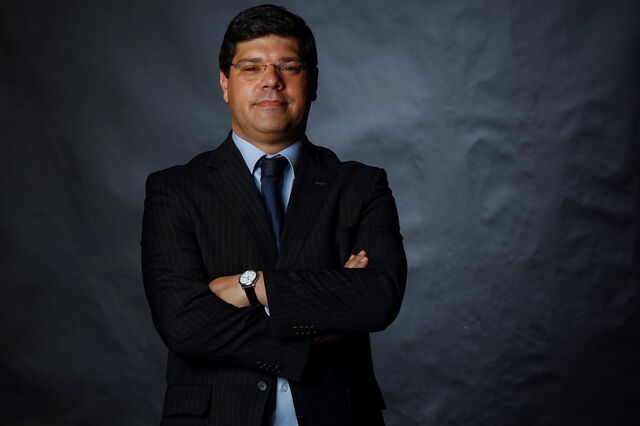 Brilhante Dias: O eterno segurista cada vez mais costista