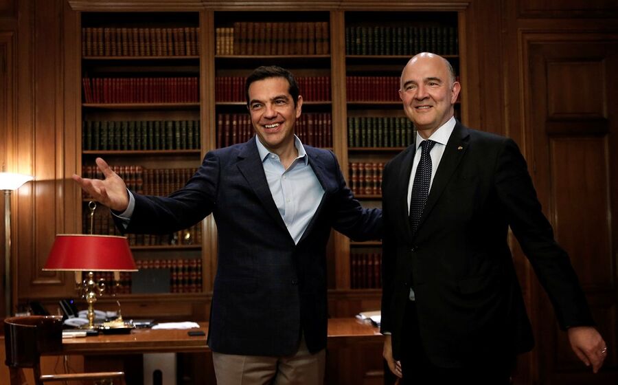 Alexis Tsipras, o primeiro-ministro grego, e Pierre Moscovici, comissário europeu dos Assuntos Económicos