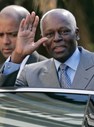 José Eduardo dos Santos fez a guerra e devolveu a paz ao país, depois da morte de Jonas Savimbi, em 2002. A forma como Angola vai evoluir depois da sua saída é decisiva para avaliar o seu legado.