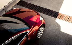 Perdas da Tesla inferiores ao esperado. Vêm aí mais 1.500 Model 3