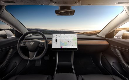 Conduzir o Model 3 da Tesla é algo completamente diferente