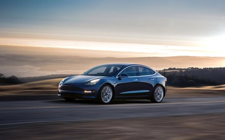 Tesla suspende temporariamente produção do Model 3