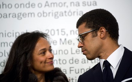 Isabel dos Santos e Sindika Dokolo casaram-se a 20 de Dezembro de 2002, em Luanda. Têm quatro filhos.