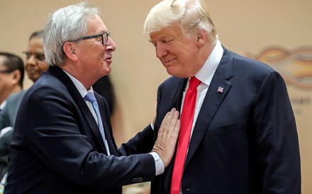 Investidores com olhos postos em Trump e Juncker. Petróleo sobe