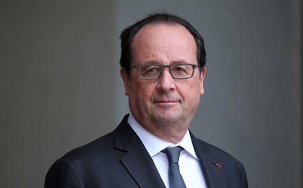 Antigo Presidente francês François Hollande vai concorrer às legislativas