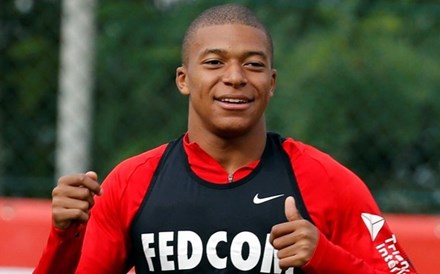 Imprensa francesa coloca Mbappé no PSG por 180 milhões de euros