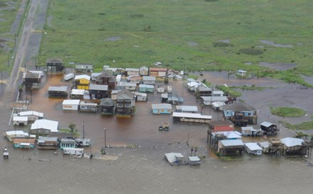 Analistas revêem em alta estimativas de prejuízos do Harvey. Danos podem superar os do Katrina