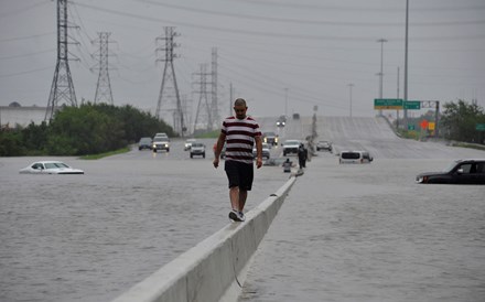 Chuvas 'catastróficas' causadas por Harvey nos EUA vão durar mais dois dias