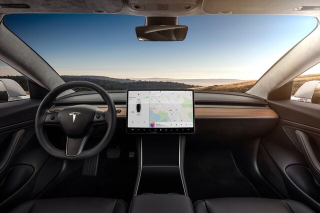 Diretor da Tesla confessa que vídeo sobre condução autónoma foi encenado