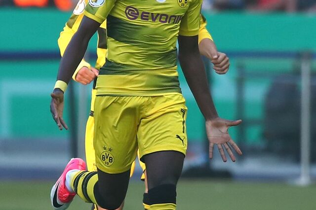Acções do Dortmund em máximos de 2001 com expectativa de venda de Dembelé
