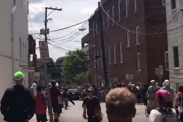 Trump condena supremacistas brancos por violência em Charlottesville