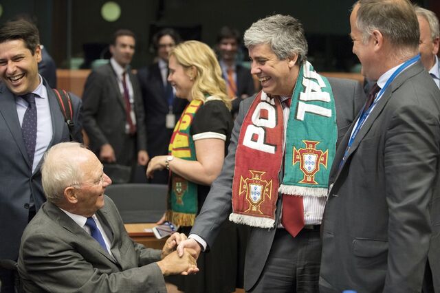 As fintas do Ronaldo das Finanças no Eurogrupo