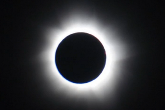 Lua vai 'tapar' 90% da luz do Sol. Eclipse 'rouba' a Portugal 23% da energia produzida