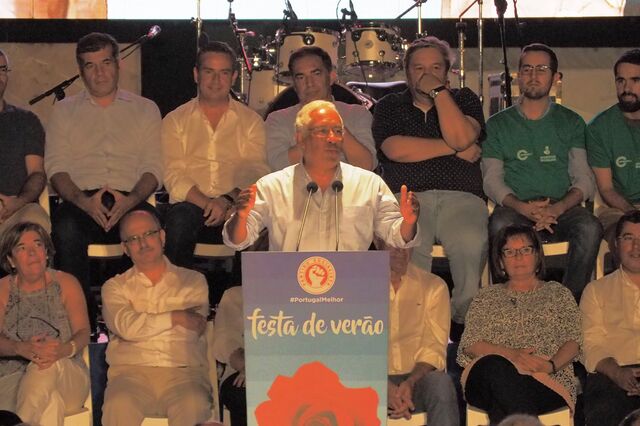 Governo resiste a verão tumultuoso
