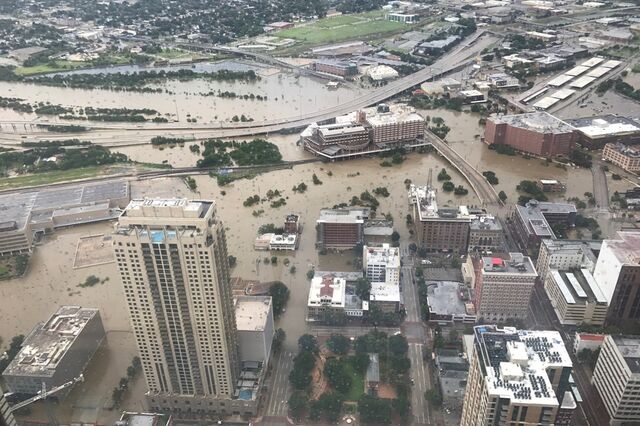 Harvey volta a atingir terra e deve dirigir-se para norte nos EUA
